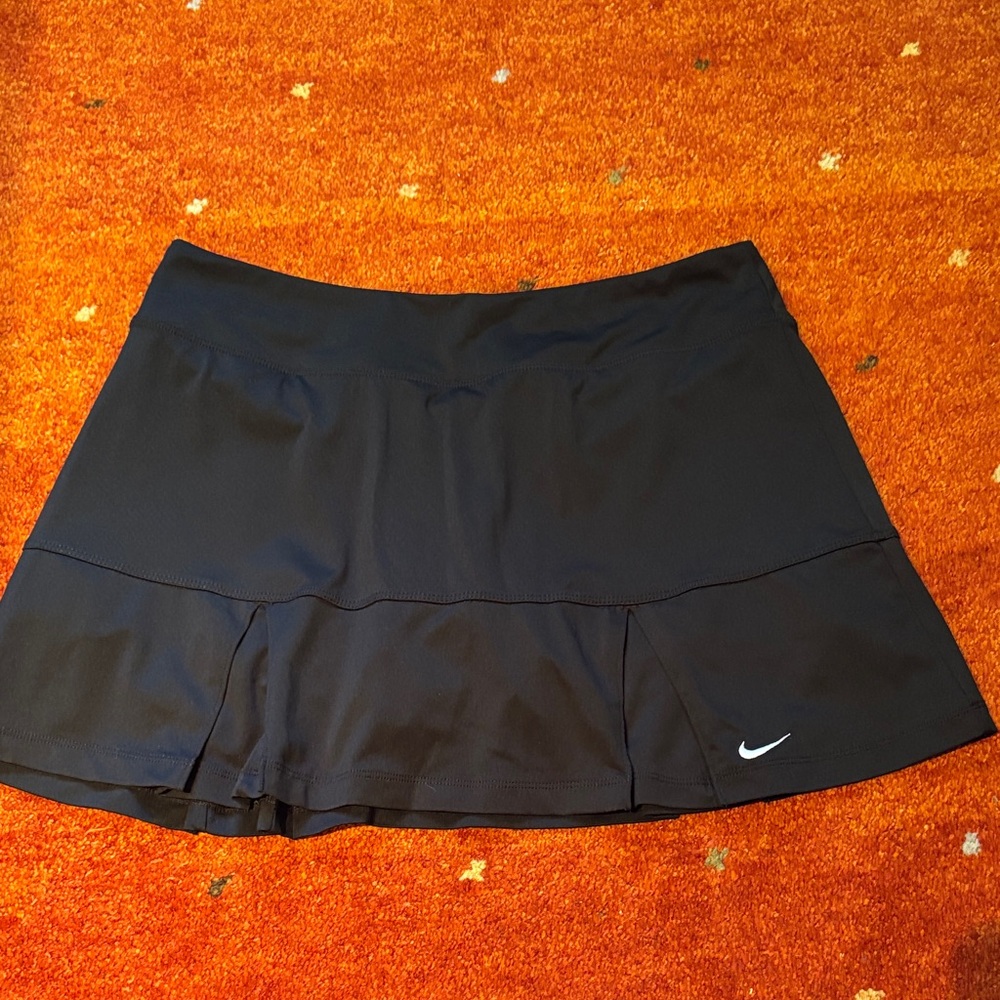 Nike black tennis skort in excellent condition